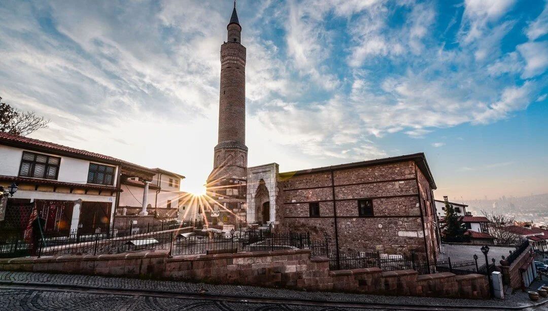 Ankara’nın Tarihi Mekanlarında Zamanda Yolculuk: Antik Roma’dan Günümüze Yolculuk